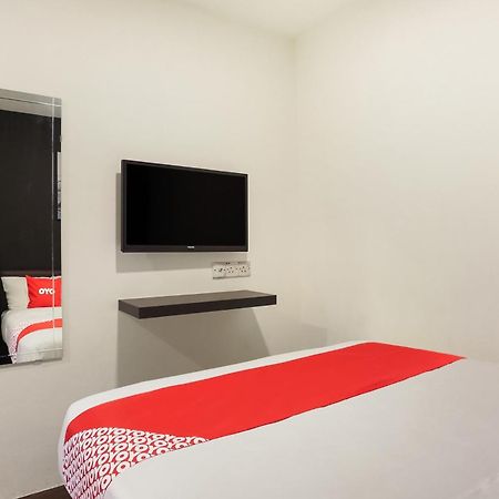 Oyo 90460 Hotel Kl2F Rest & Go Шах Алам Екстериор снимка
