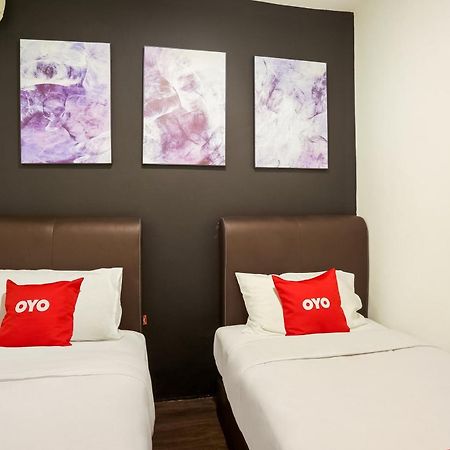 Oyo 90460 Hotel Kl2F Rest & Go Шах Алам Екстериор снимка