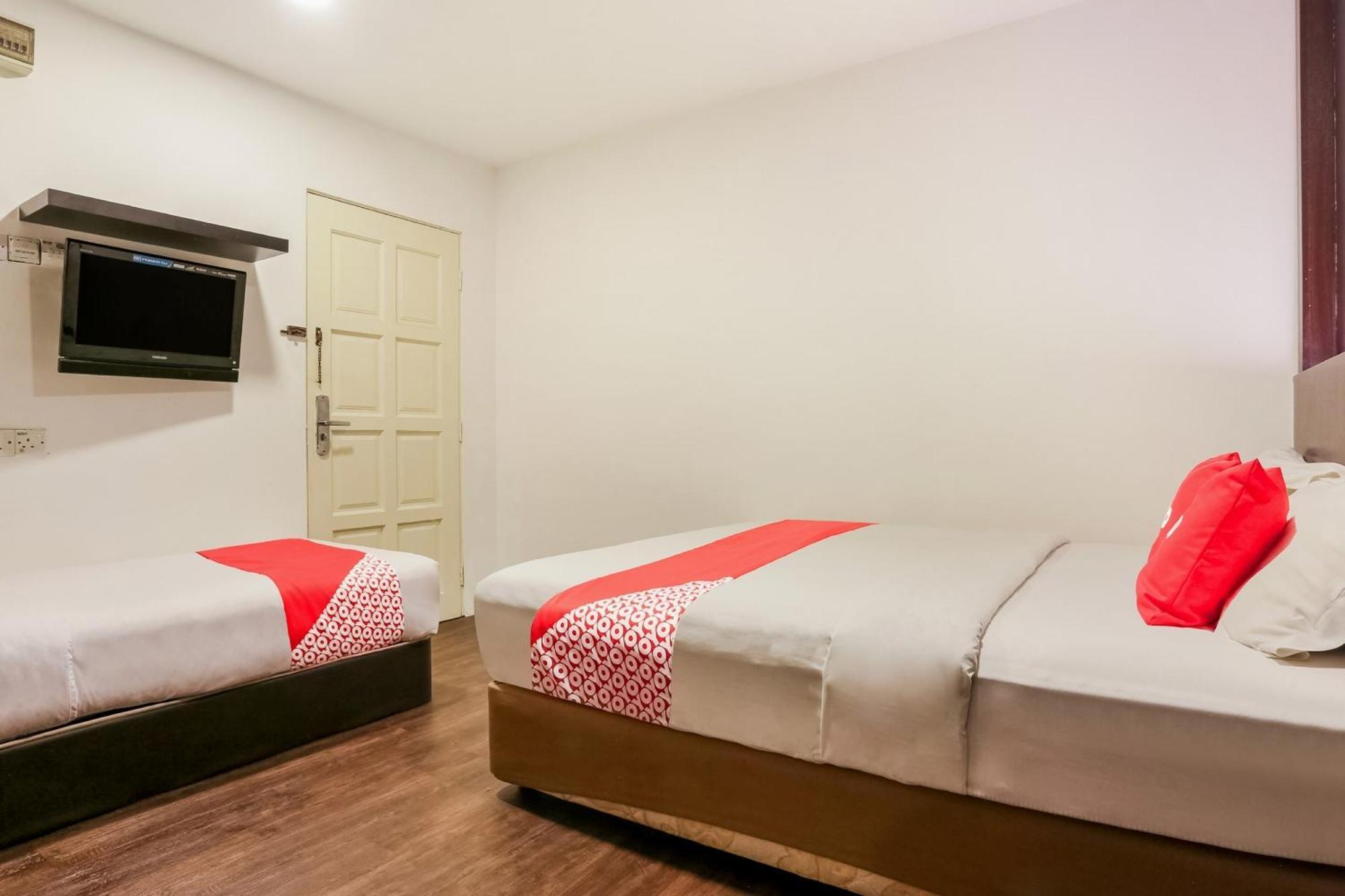 Oyo 90460 Hotel Kl2F Rest & Go Шах Алам Екстериор снимка
