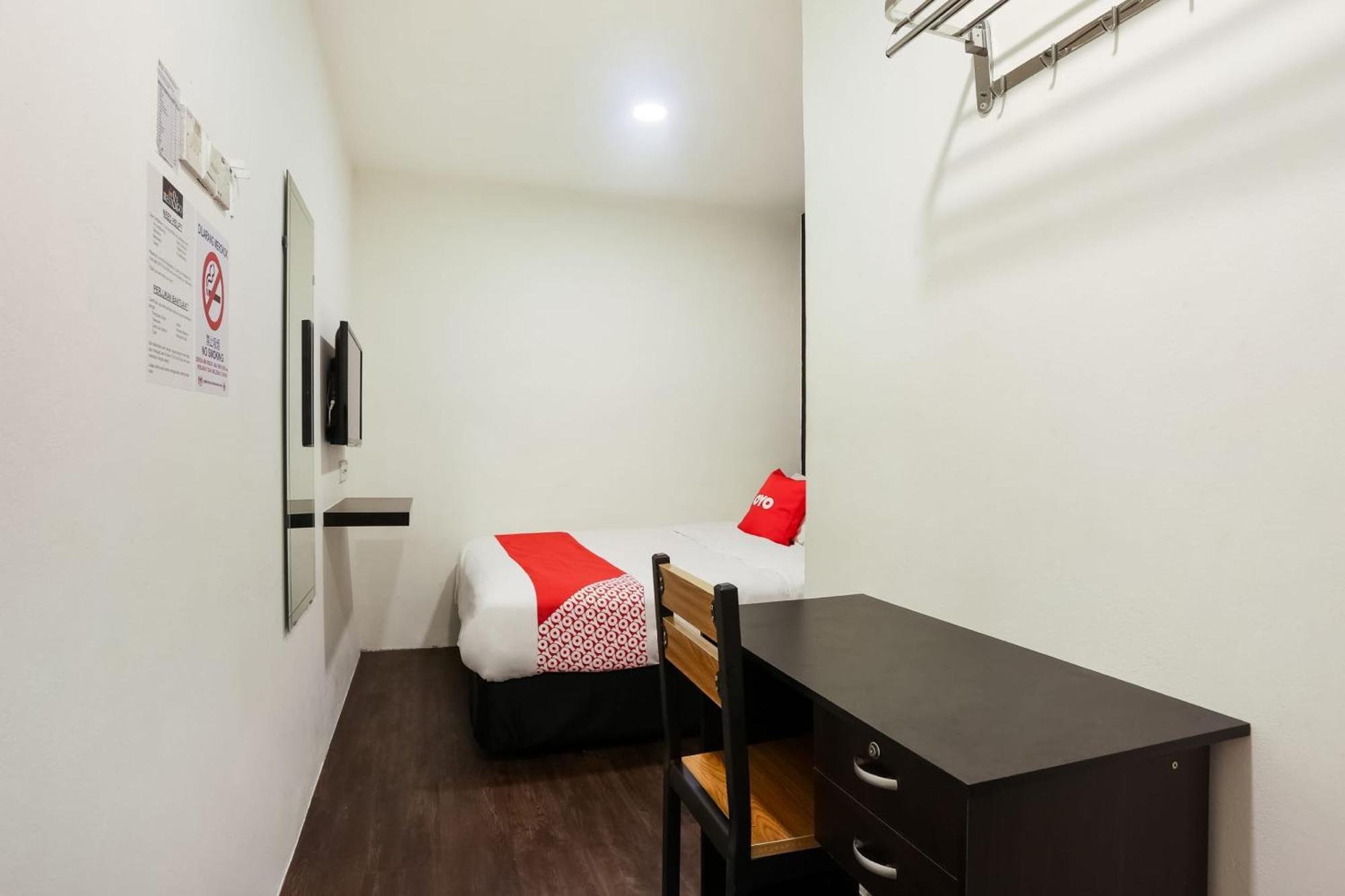 Oyo 90460 Hotel Kl2F Rest & Go Шах Алам Екстериор снимка