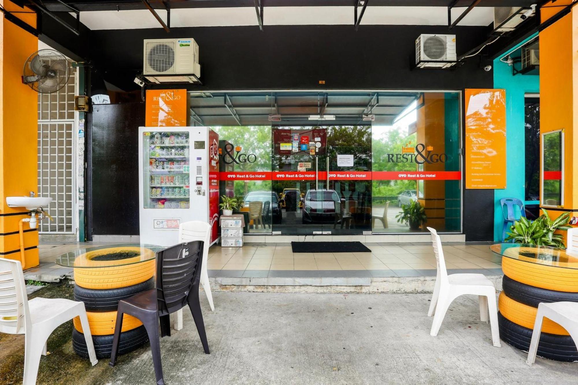 Oyo 90460 Hotel Kl2F Rest & Go Шах Алам Екстериор снимка