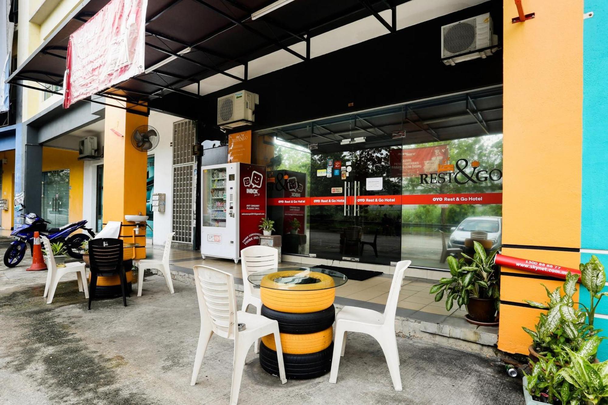 Oyo 90460 Hotel Kl2F Rest & Go Шах Алам Екстериор снимка