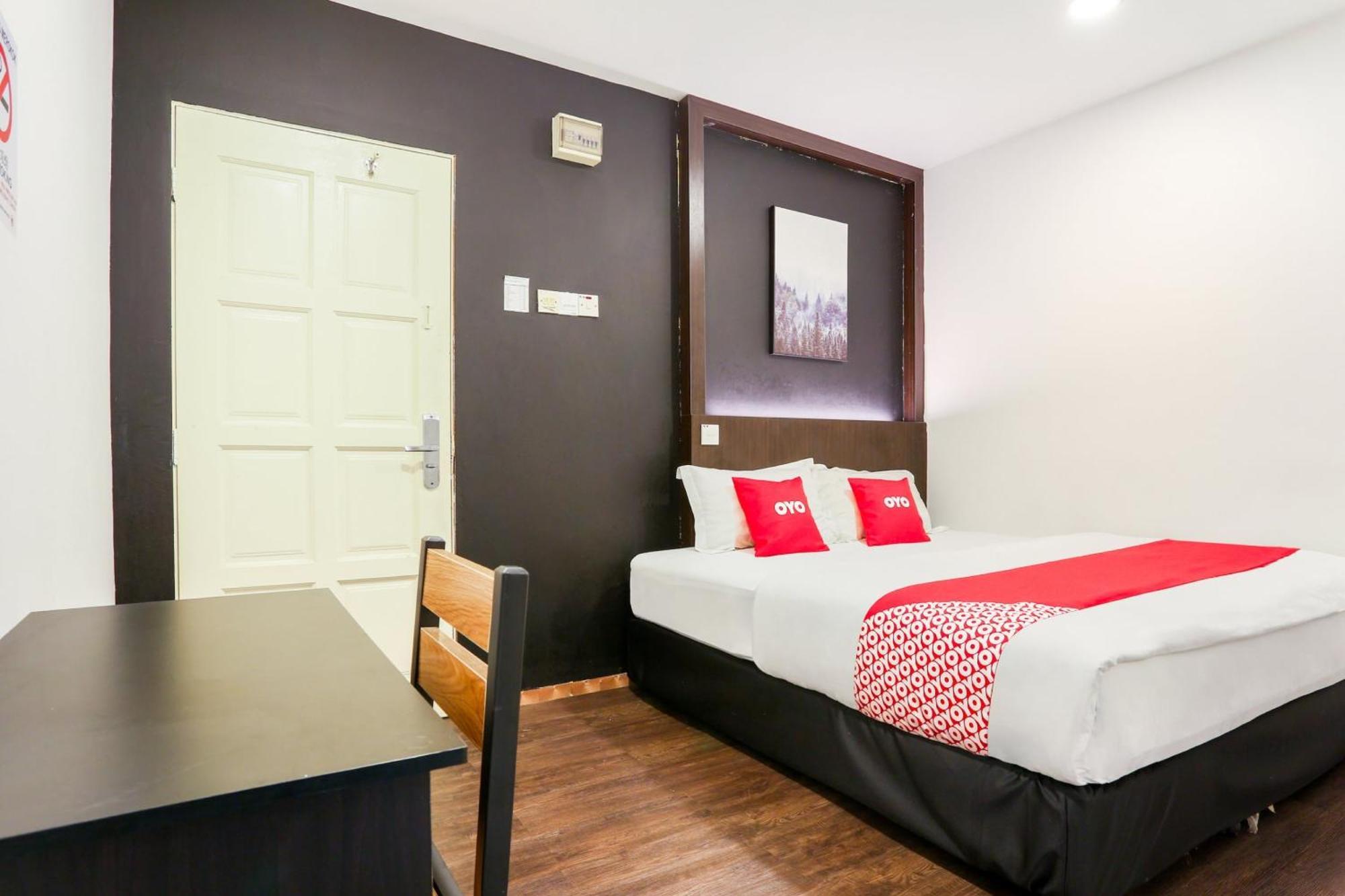 Oyo 90460 Hotel Kl2F Rest & Go Шах Алам Екстериор снимка