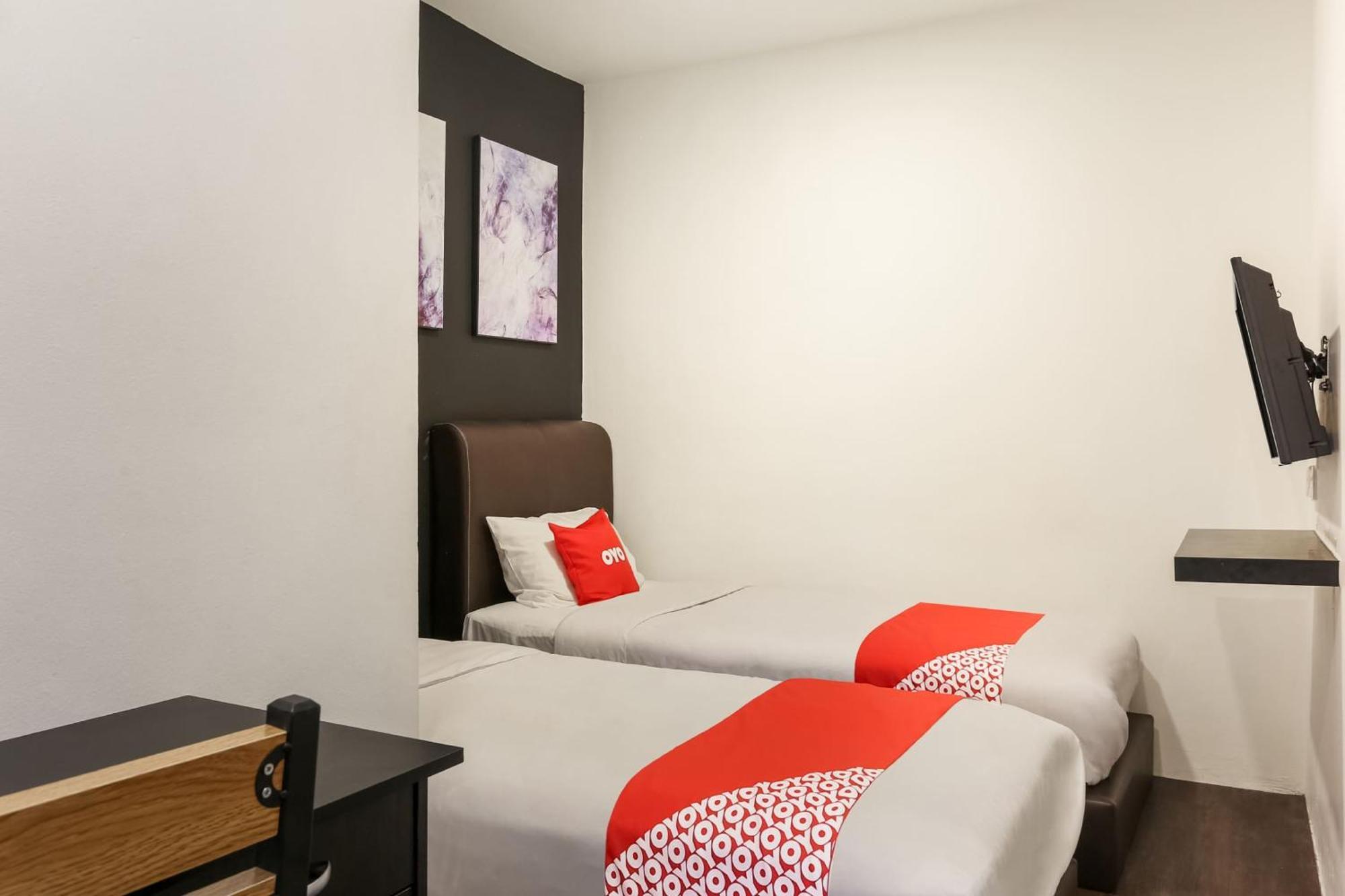 Oyo 90460 Hotel Kl2F Rest & Go Шах Алам Екстериор снимка