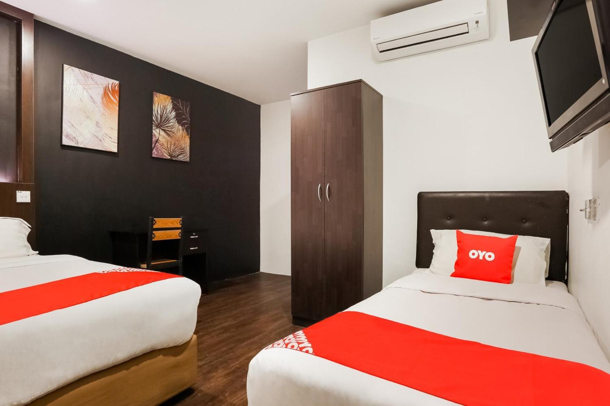 Oyo 90460 Hotel Kl2F Rest & Go Шах Алам Екстериор снимка