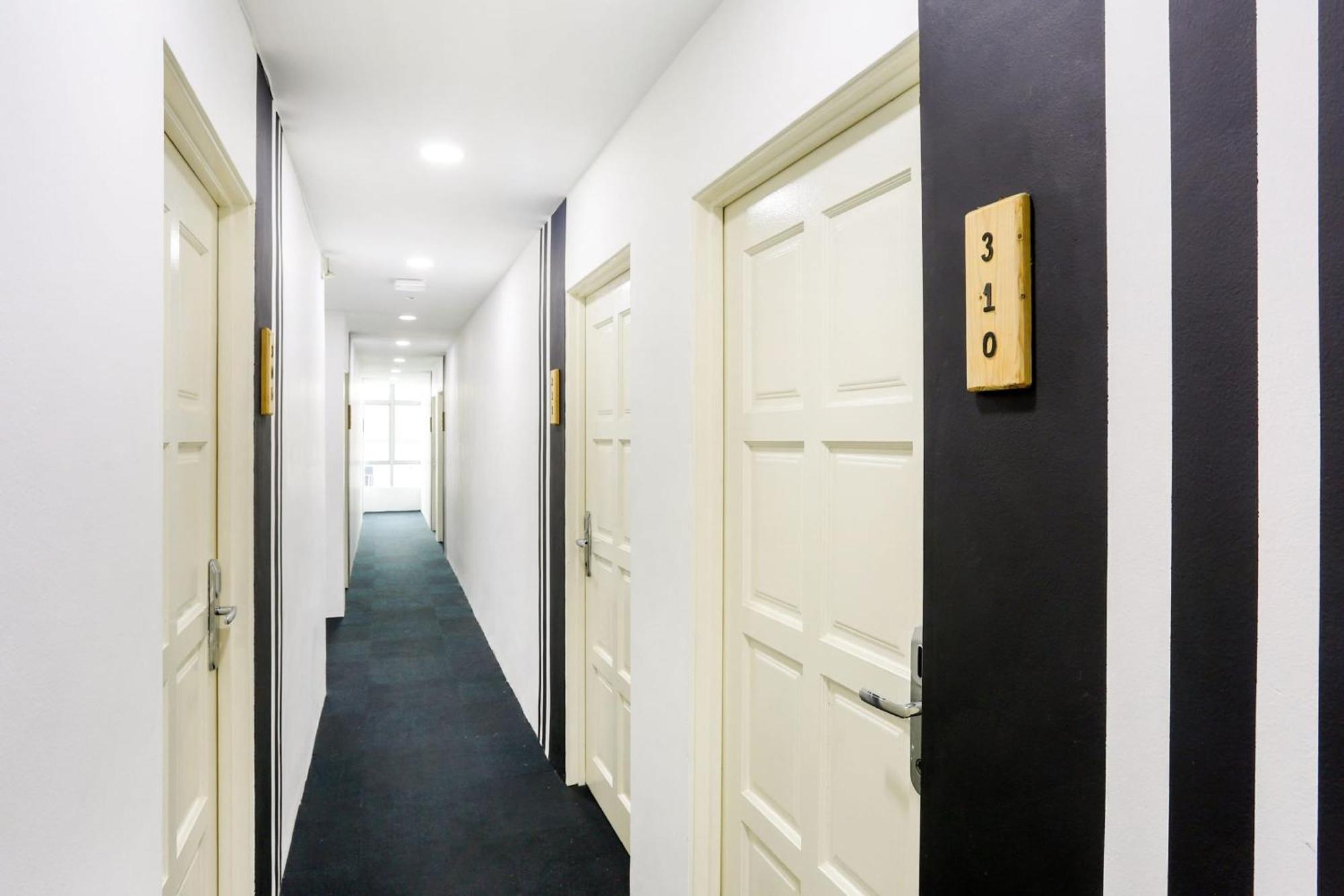 Oyo 90460 Hotel Kl2F Rest & Go Шах Алам Екстериор снимка