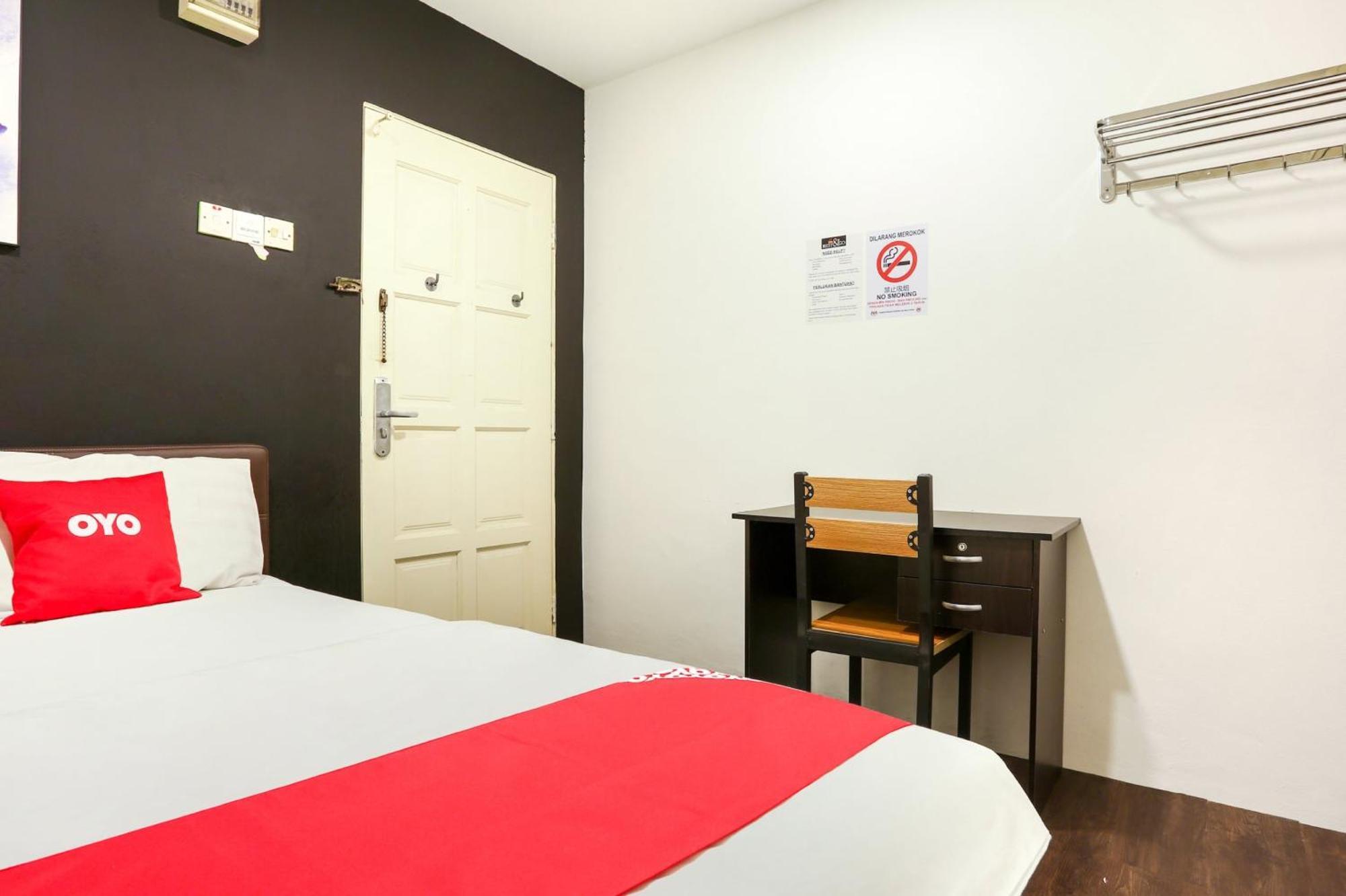 Oyo 90460 Hotel Kl2F Rest & Go Шах Алам Екстериор снимка