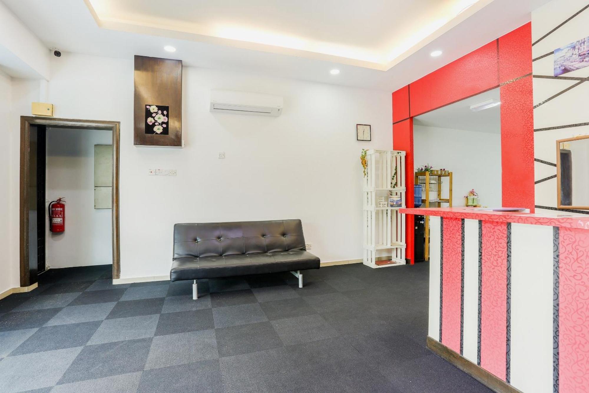 Oyo 90460 Hotel Kl2F Rest & Go Шах Алам Екстериор снимка