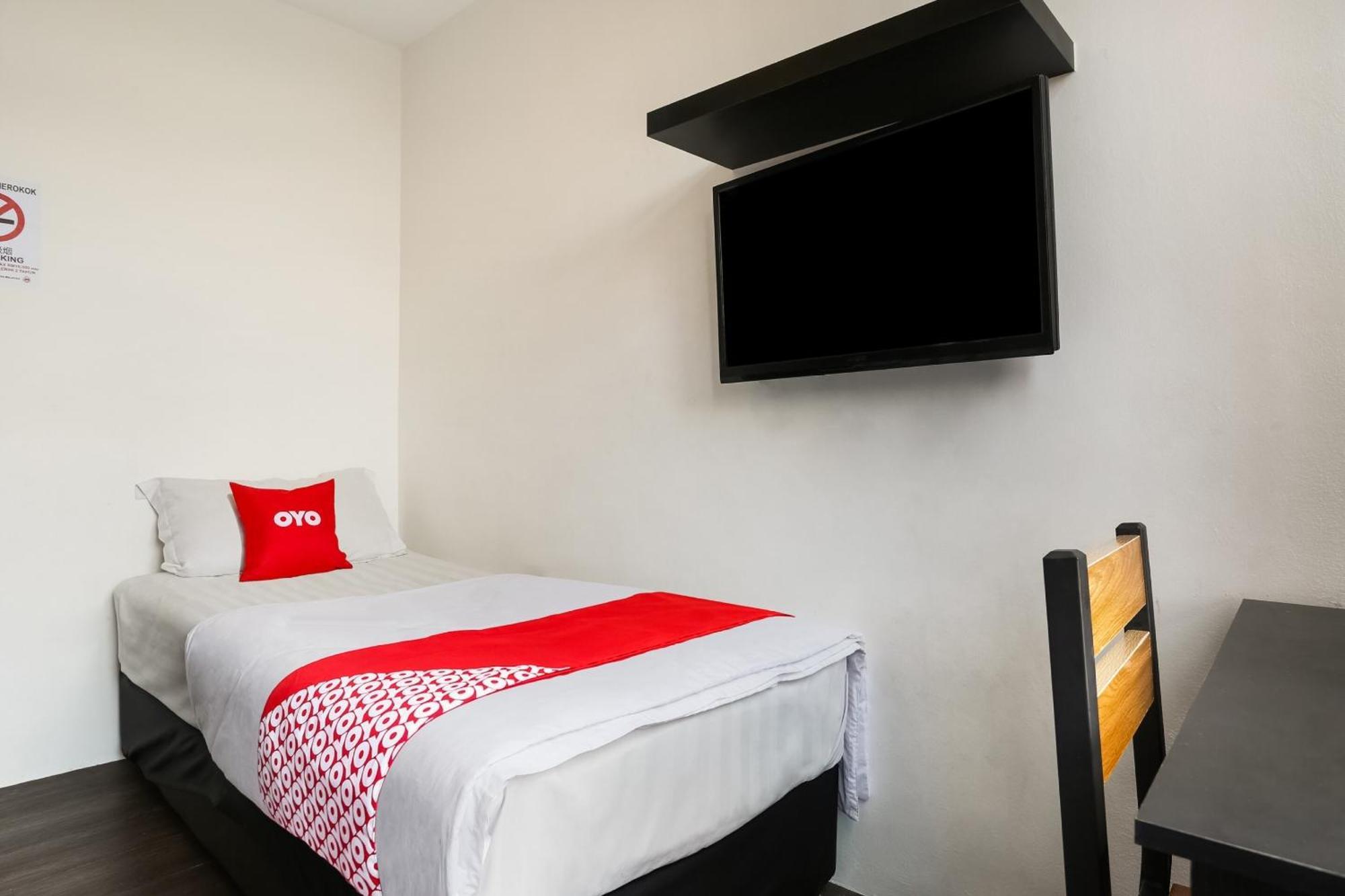 Oyo 90460 Hotel Kl2F Rest & Go Шах Алам Екстериор снимка