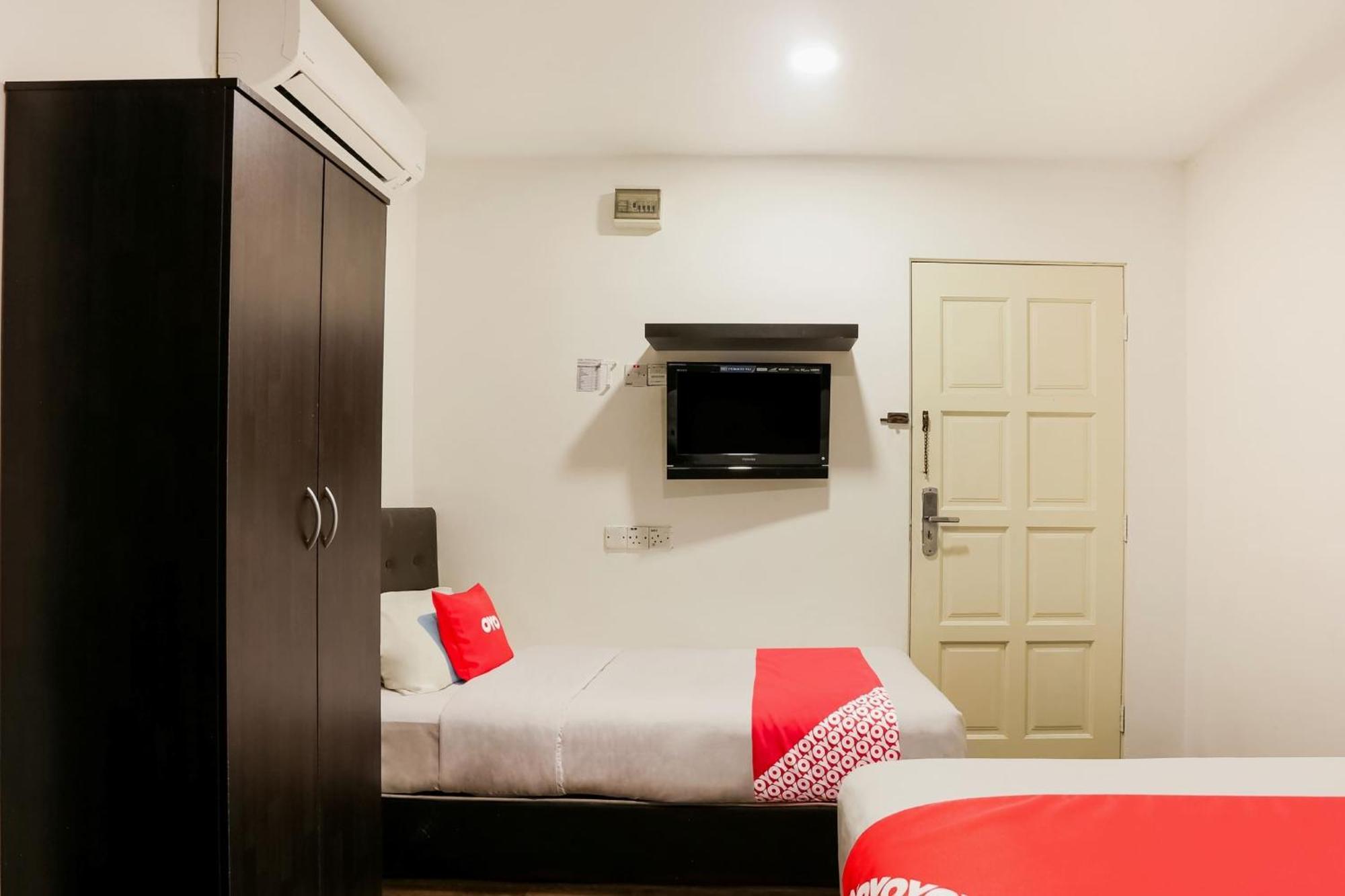 Oyo 90460 Hotel Kl2F Rest & Go Шах Алам Екстериор снимка