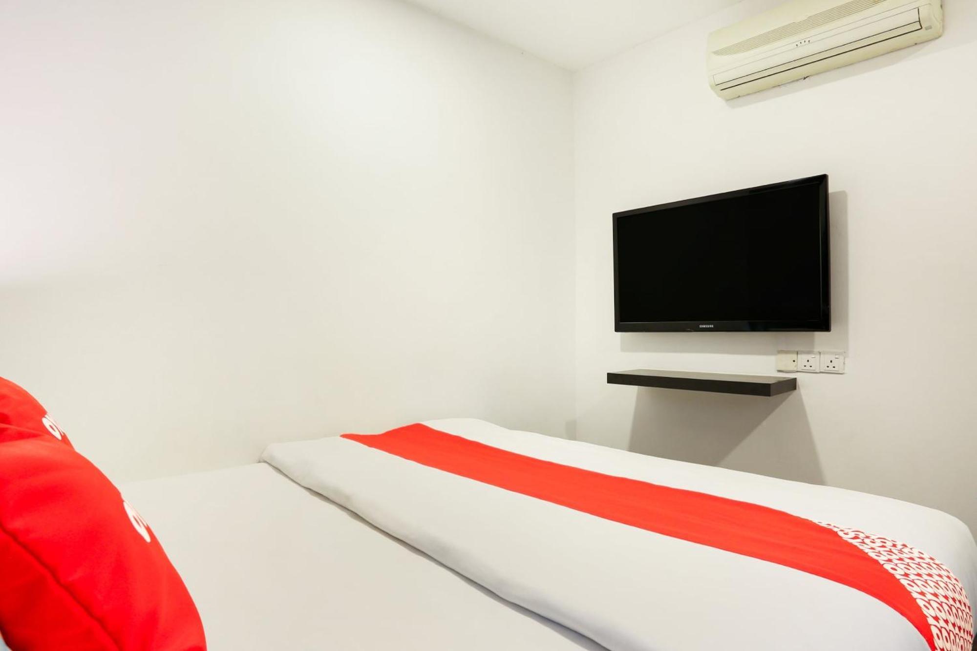 Oyo 90460 Hotel Kl2F Rest & Go Шах Алам Екстериор снимка